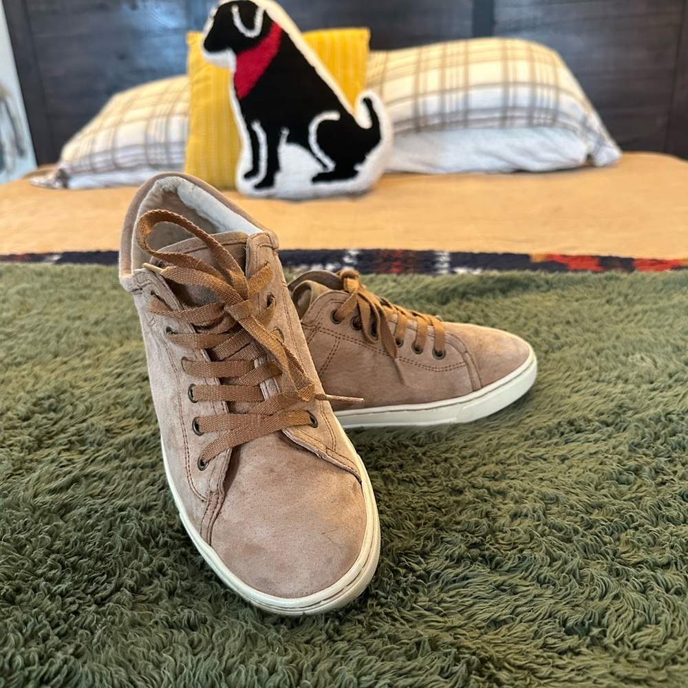 UGG Women’s Tomi Sneakers - Picture 7 of 10